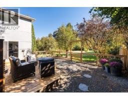 943 Linkleas Ave, Oak Bay, BC V8S5C4 Photo 35