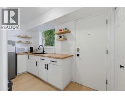 943 Linkleas Ave, Oak Bay, BC V8S5C4 Photo 39
