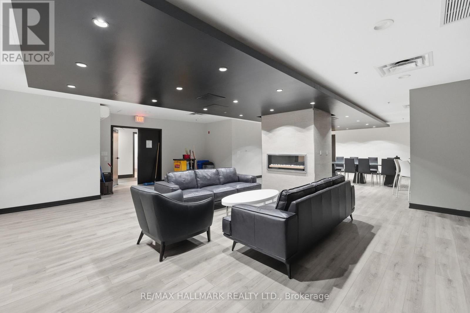 #417 120 DALLIMORE CIRCLE - 19