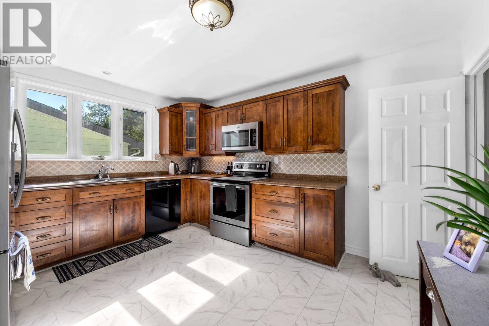 13 Symonds Avenue, photo 13 of 41