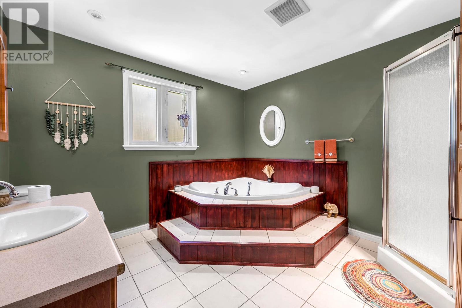 13 Symonds Avenue, photo 21 of 41