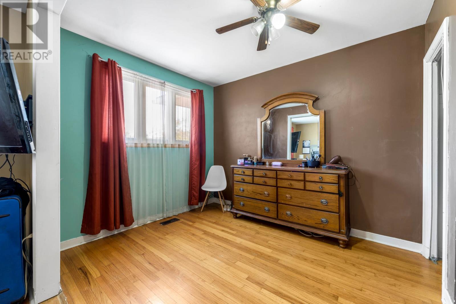 13 Symonds Avenue, photo 26 of 41