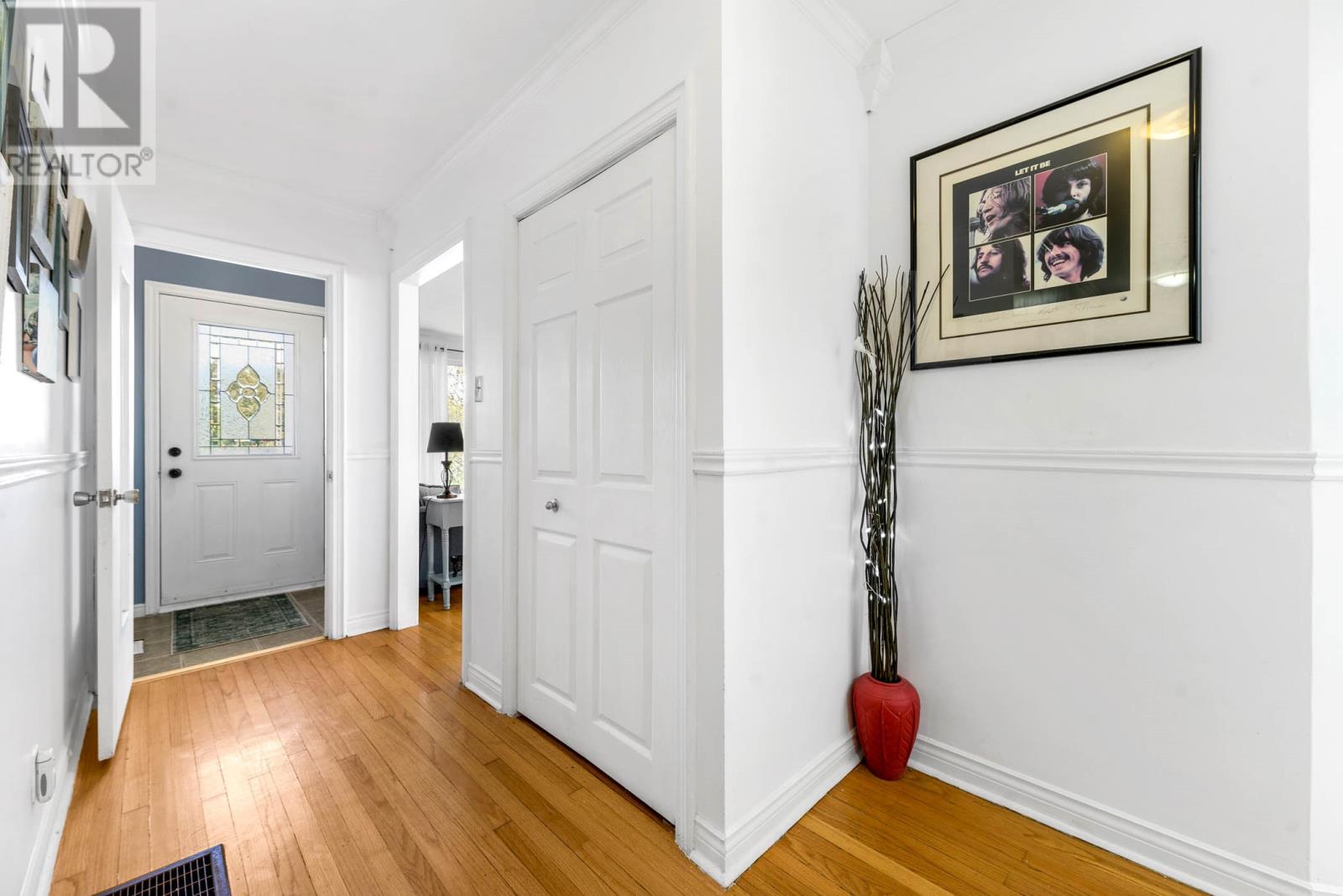 13 Symonds Avenue, photo 3 of 41