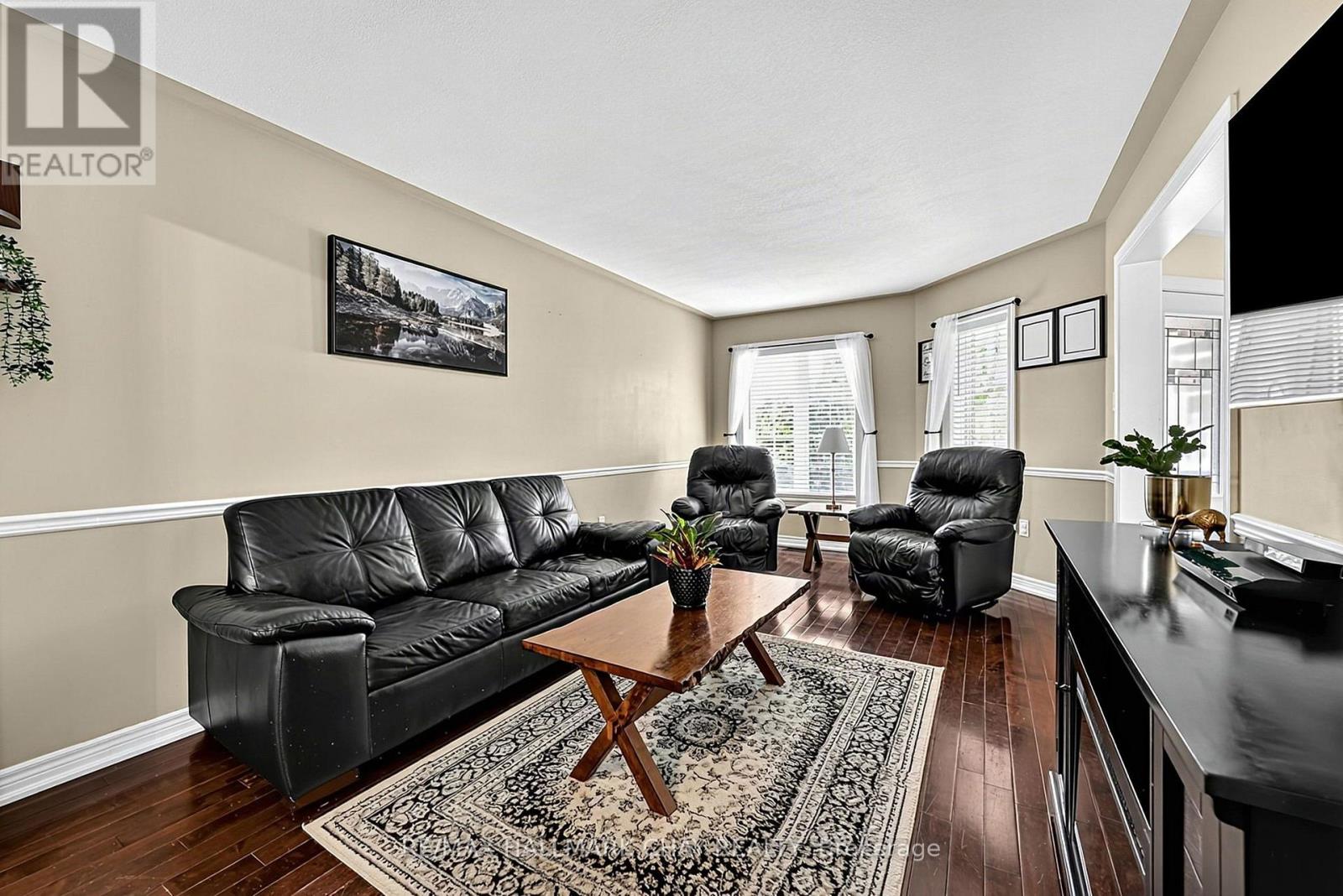 102 Noble Drive, Bradford West Gwillimbury (Bradford), Ontario, L3Z3B5, Bradford West Gwillimbury (Bradford), Ontario — photo 4 of 5