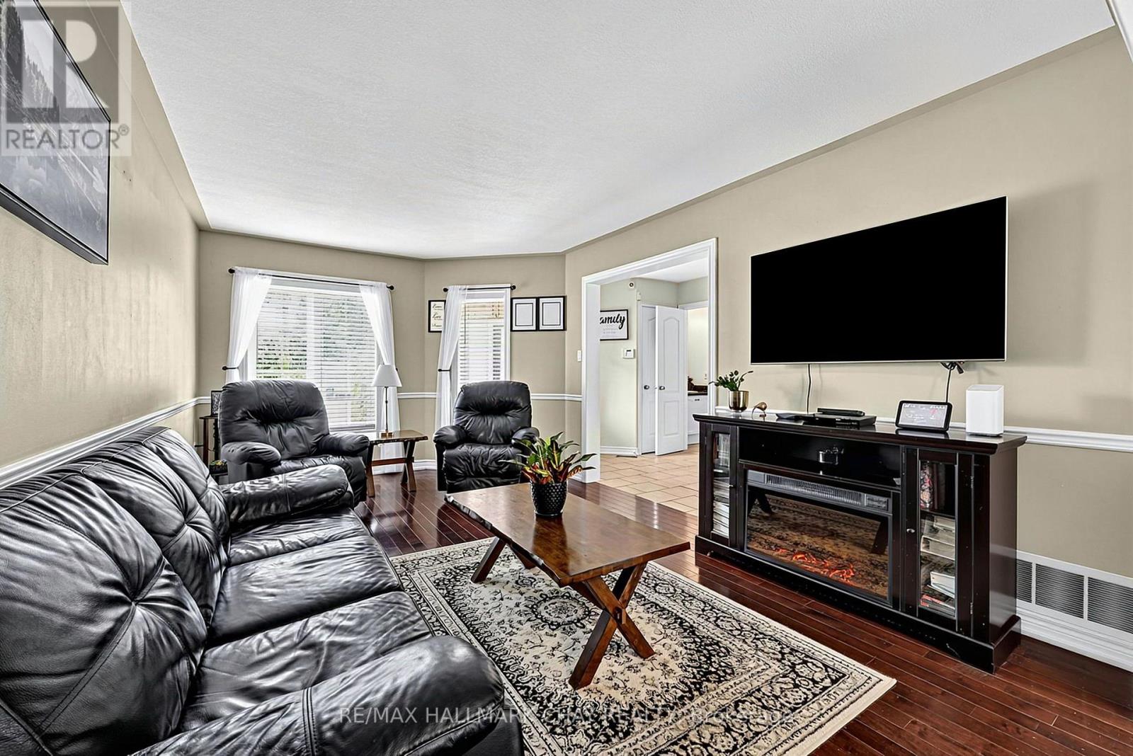102 Noble Drive, Bradford West Gwillimbury (Bradford), Ontario, L3Z3B5, Bradford West Gwillimbury (Bradford), Ontario — photo 5 of 5