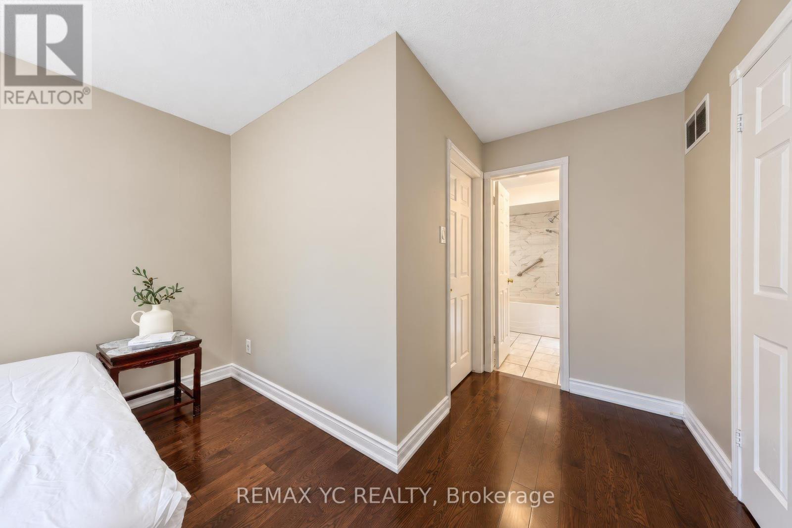 #52 4635 REGENTS TERRACE - 31