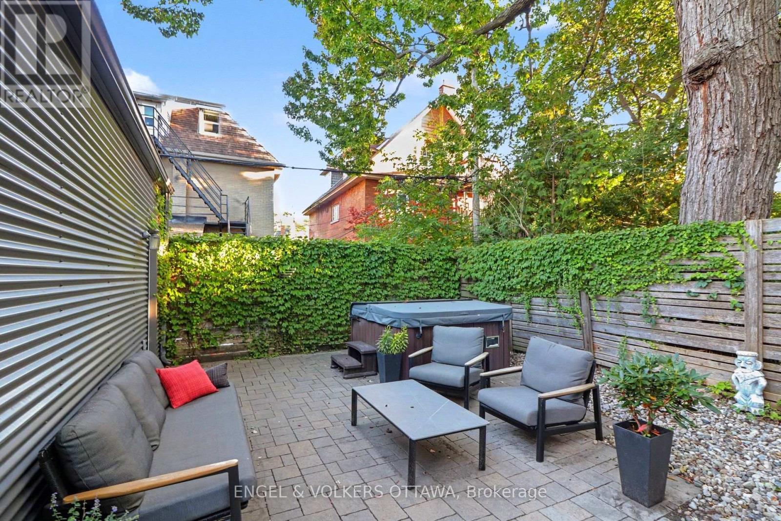26 MELGUND AVENUE - 35