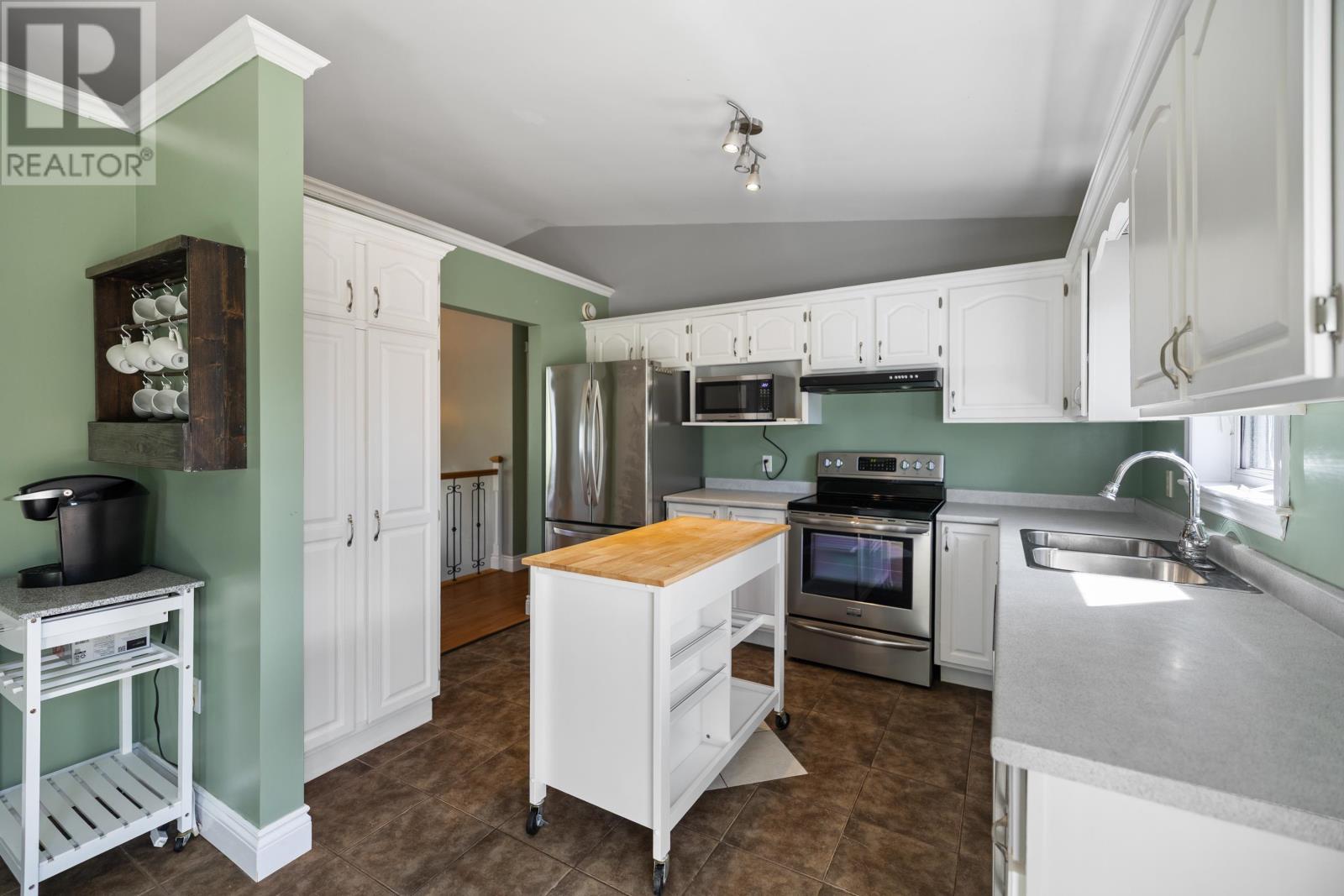 10 Kenwood Circle - 11