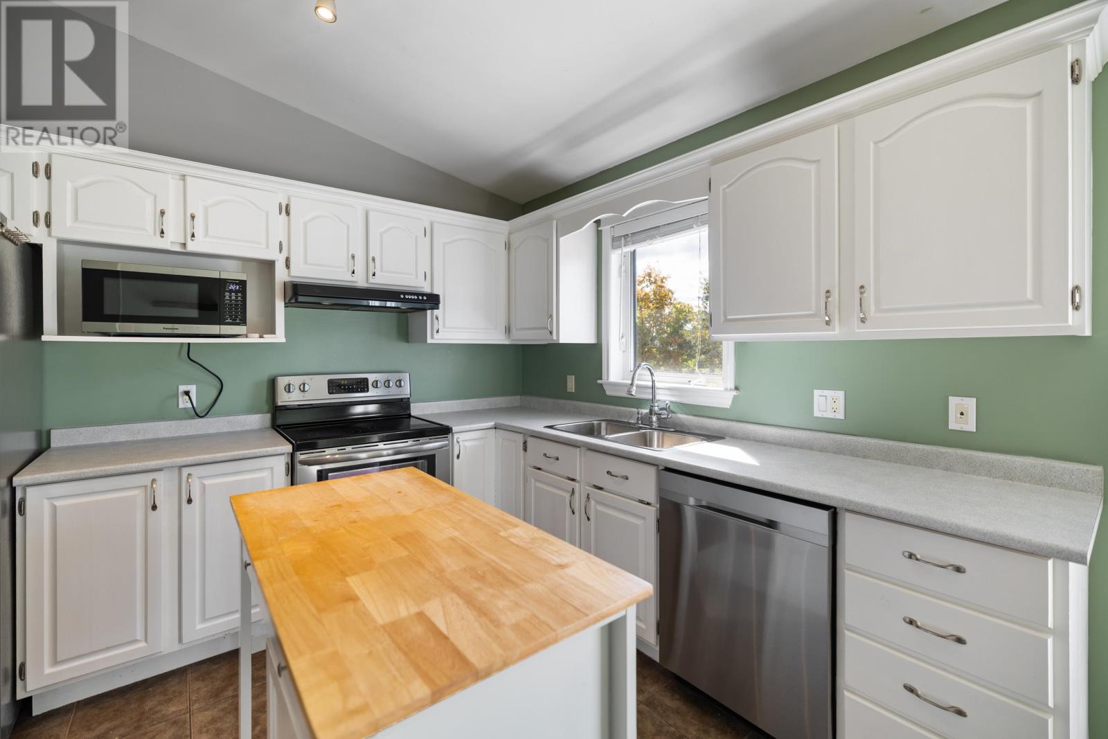 10 Kenwood Circle - 12