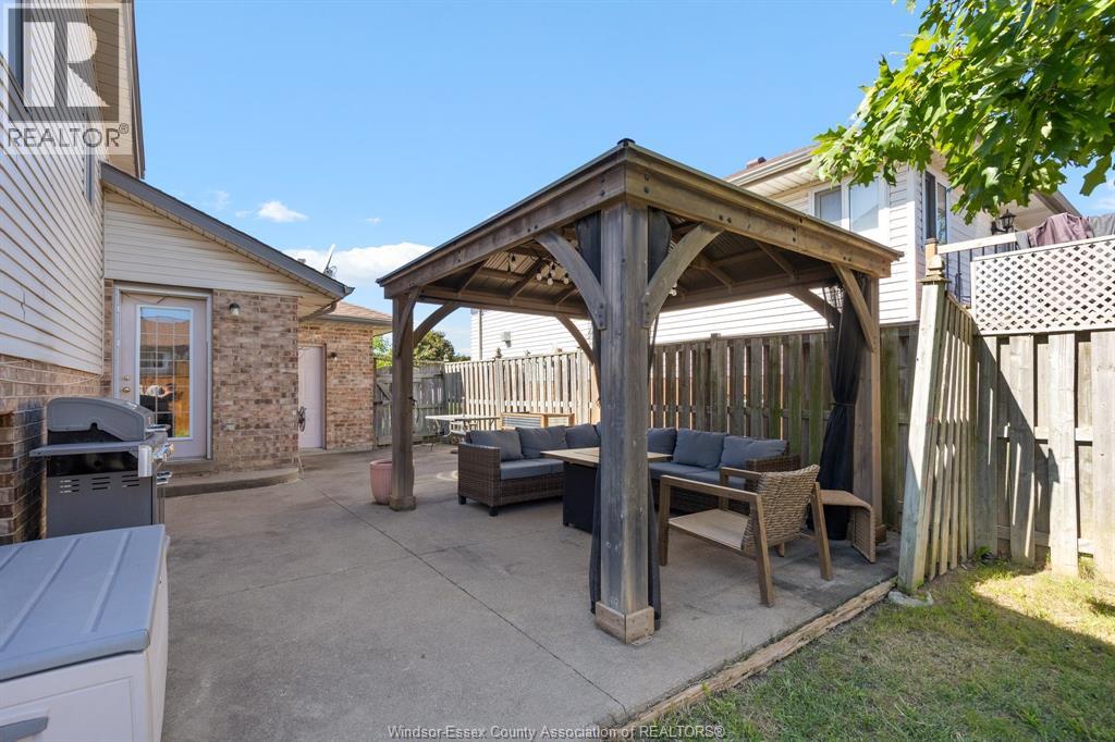 6 REYNOLDS COURT - 21