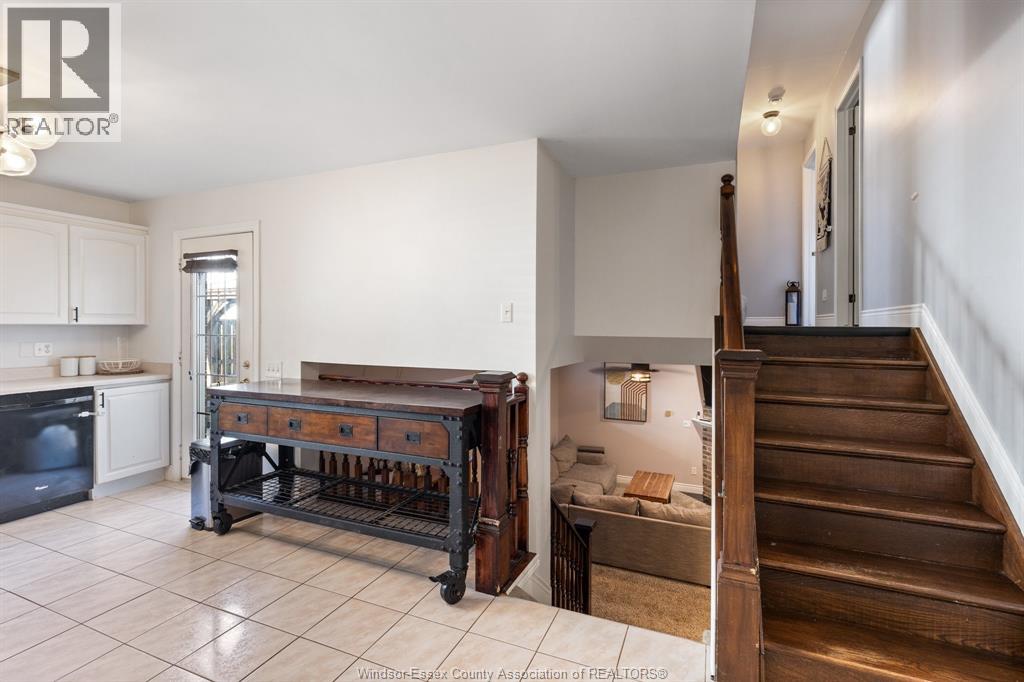 6 REYNOLDS COURT - 12