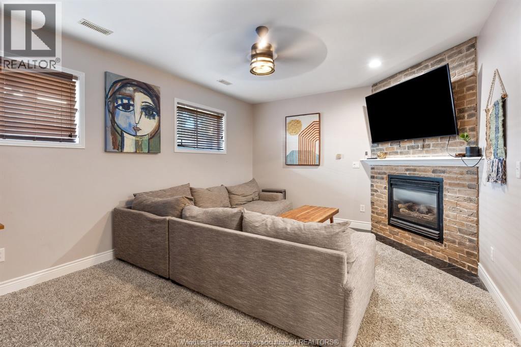 6 REYNOLDS COURT - 17
