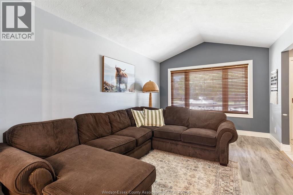 6 REYNOLDS COURT - 7