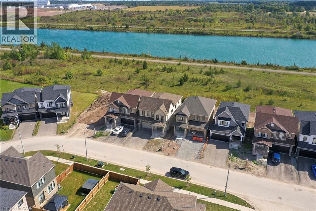 166 AVIRON Crescent - 37