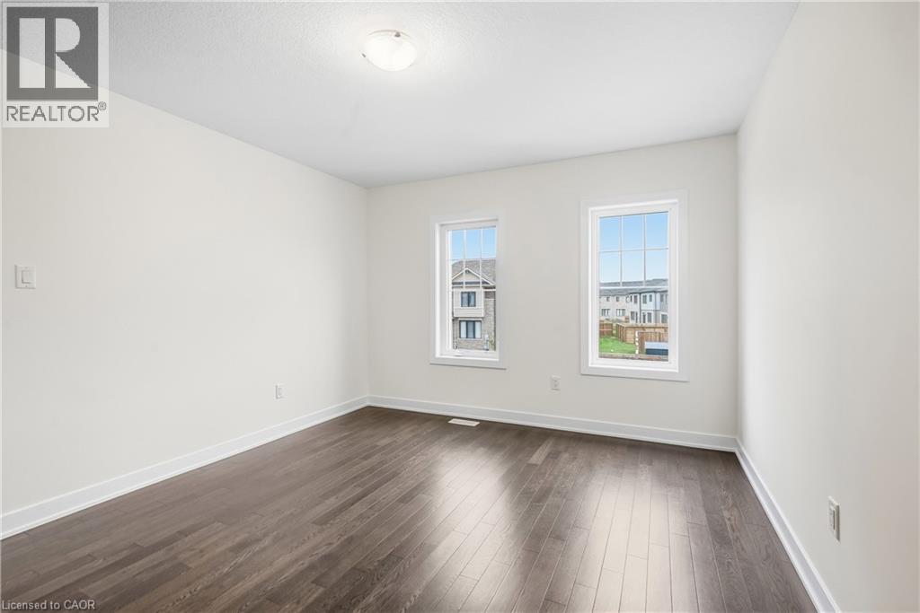 166 AVIRON Crescent - 25