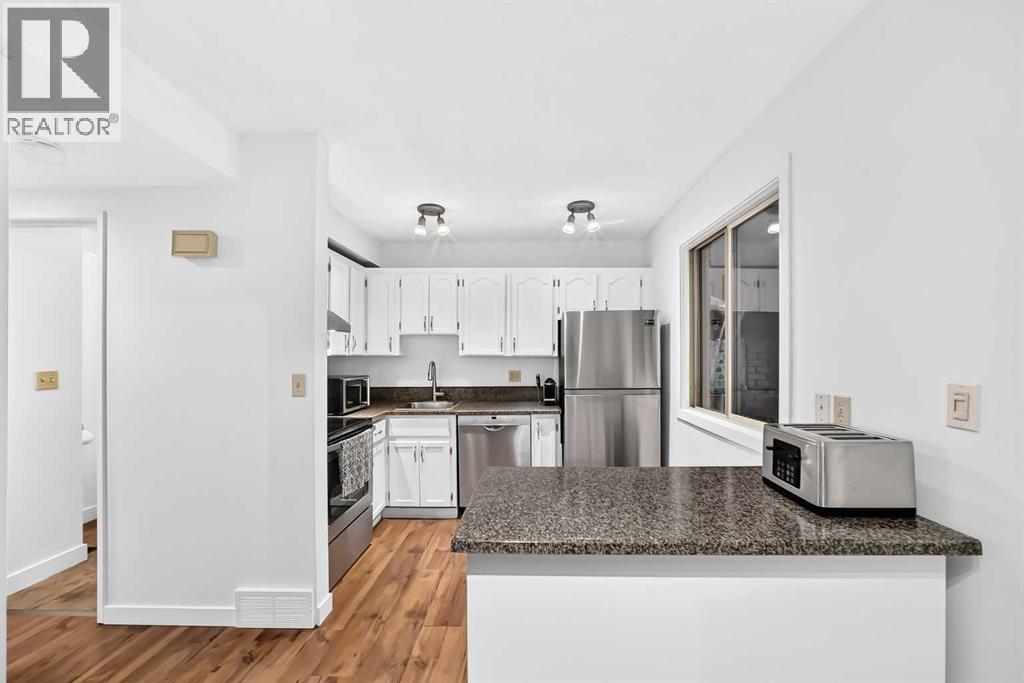 16, 803 Varsity Estates Drive NW - photo 3