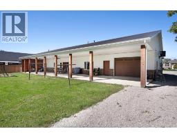 Living room/Fireplace - 622 Middleton Line, Wheatley, ON N0P2P0 Photo 12