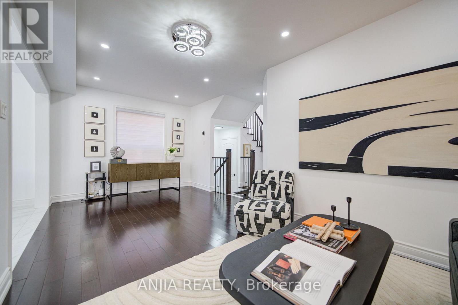 28 GRANDWOOD AVENUE - 11