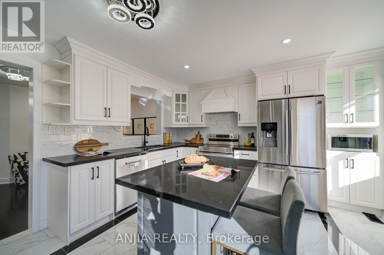 28 GRANDWOOD AVENUE - 17