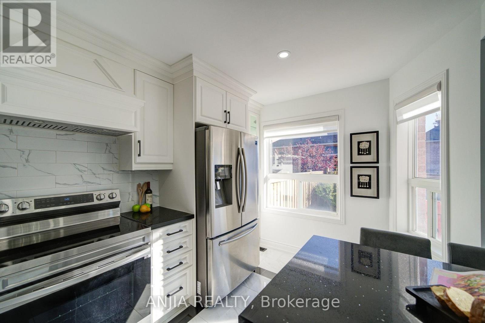 28 GRANDWOOD AVENUE - 18