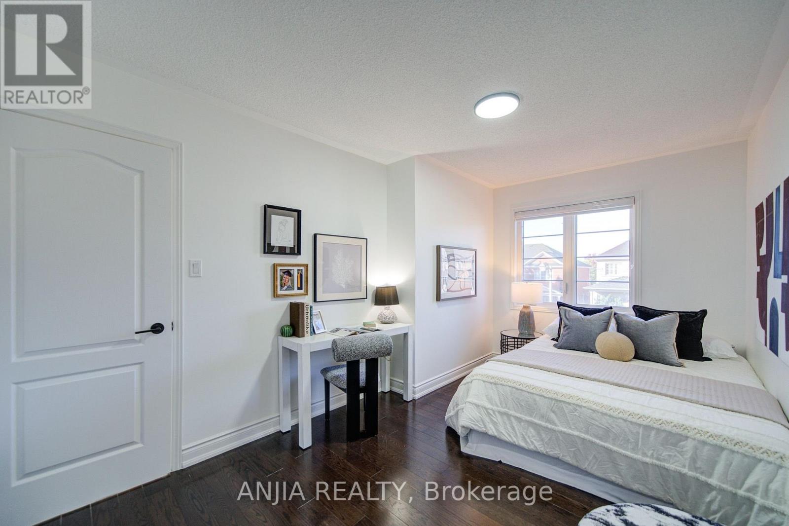28 GRANDWOOD AVENUE - 27
