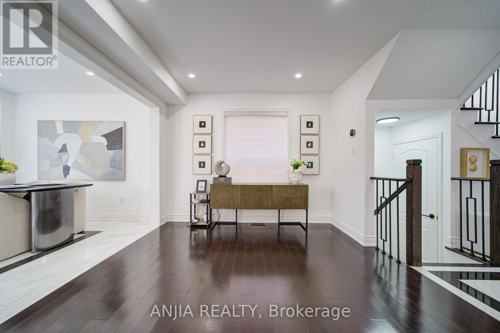 28 GRANDWOOD AVENUE - 10