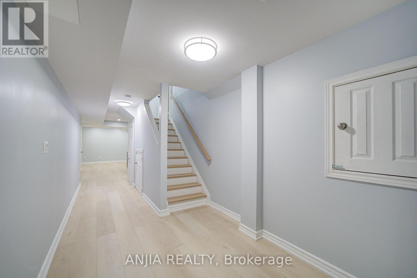 28 GRANDWOOD AVENUE - 34