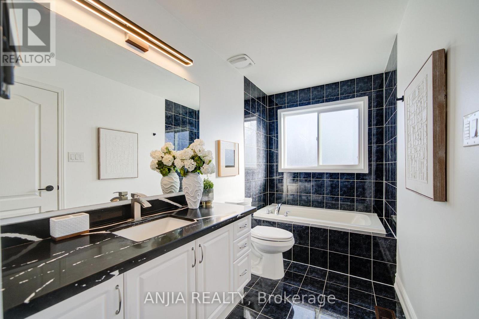 28 GRANDWOOD AVENUE - 32