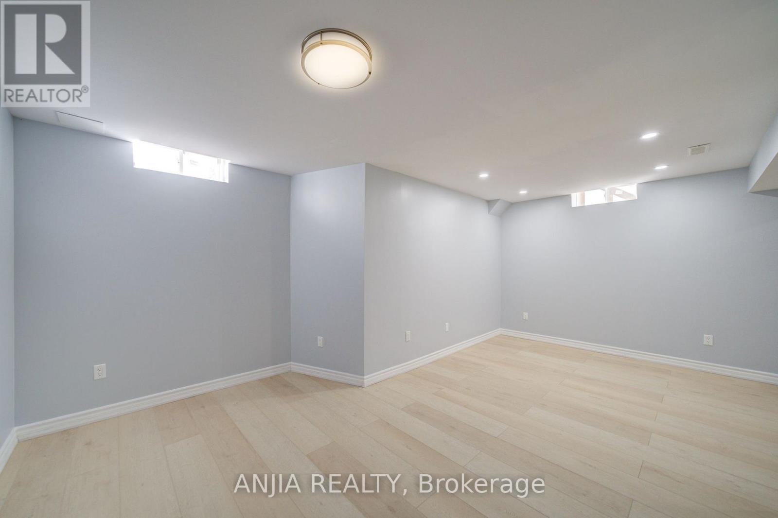 28 GRANDWOOD AVENUE - 38
