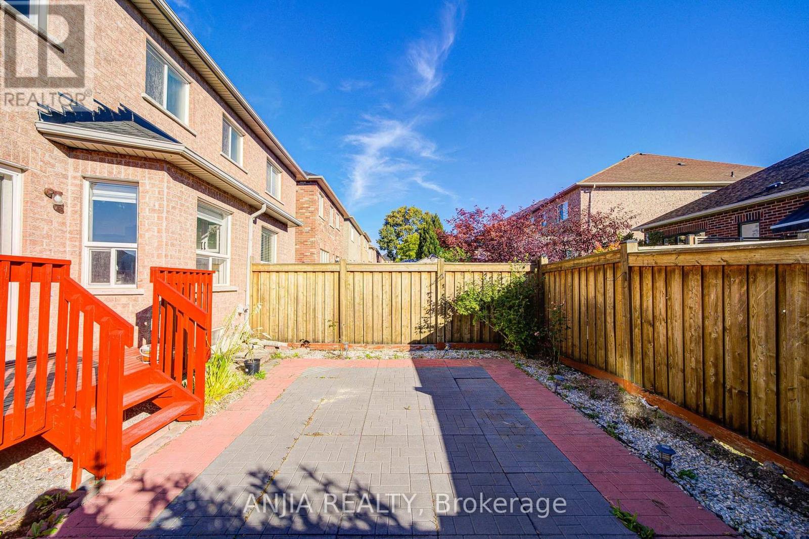 28 GRANDWOOD AVENUE - 39
