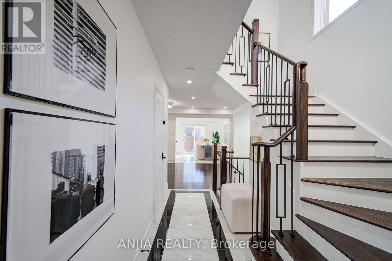 28 GRANDWOOD AVENUE - 4