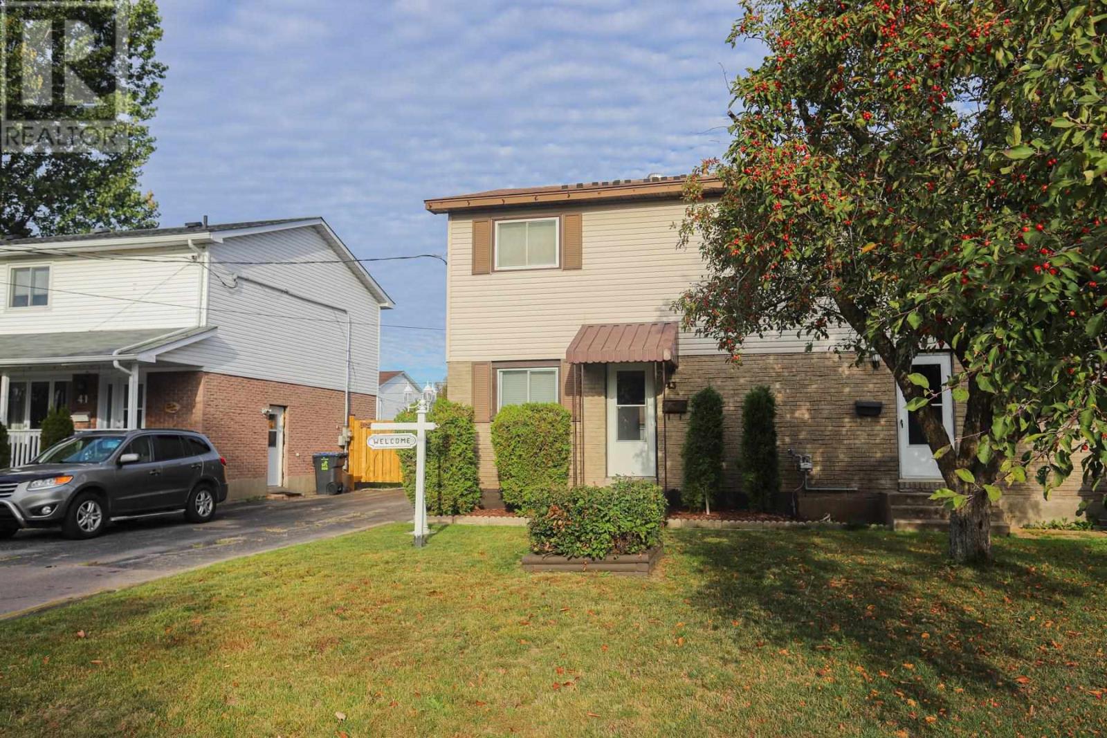 43 Broadview DR - 2