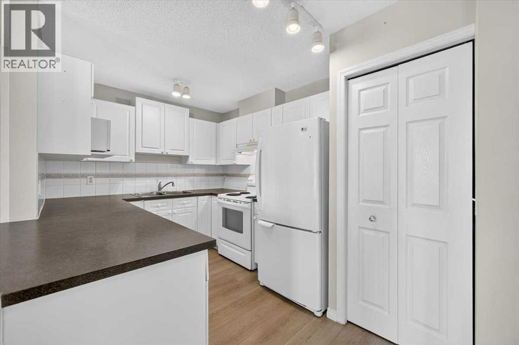 212, 7 Harvest Gold Manor NE - photo 17