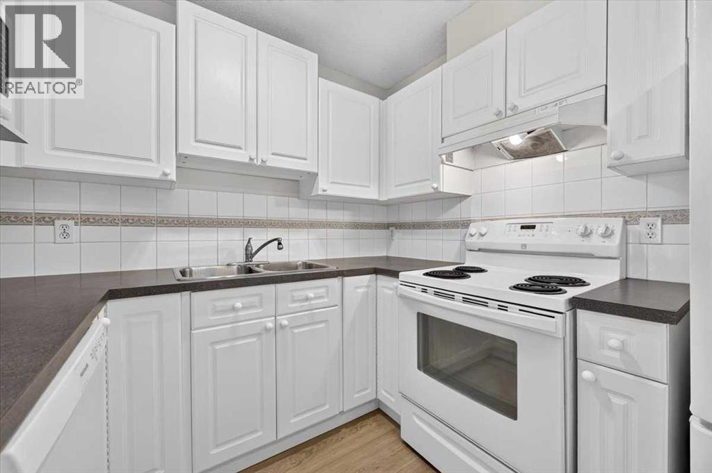 212, 7 Harvest Gold Manor NE - photo 20