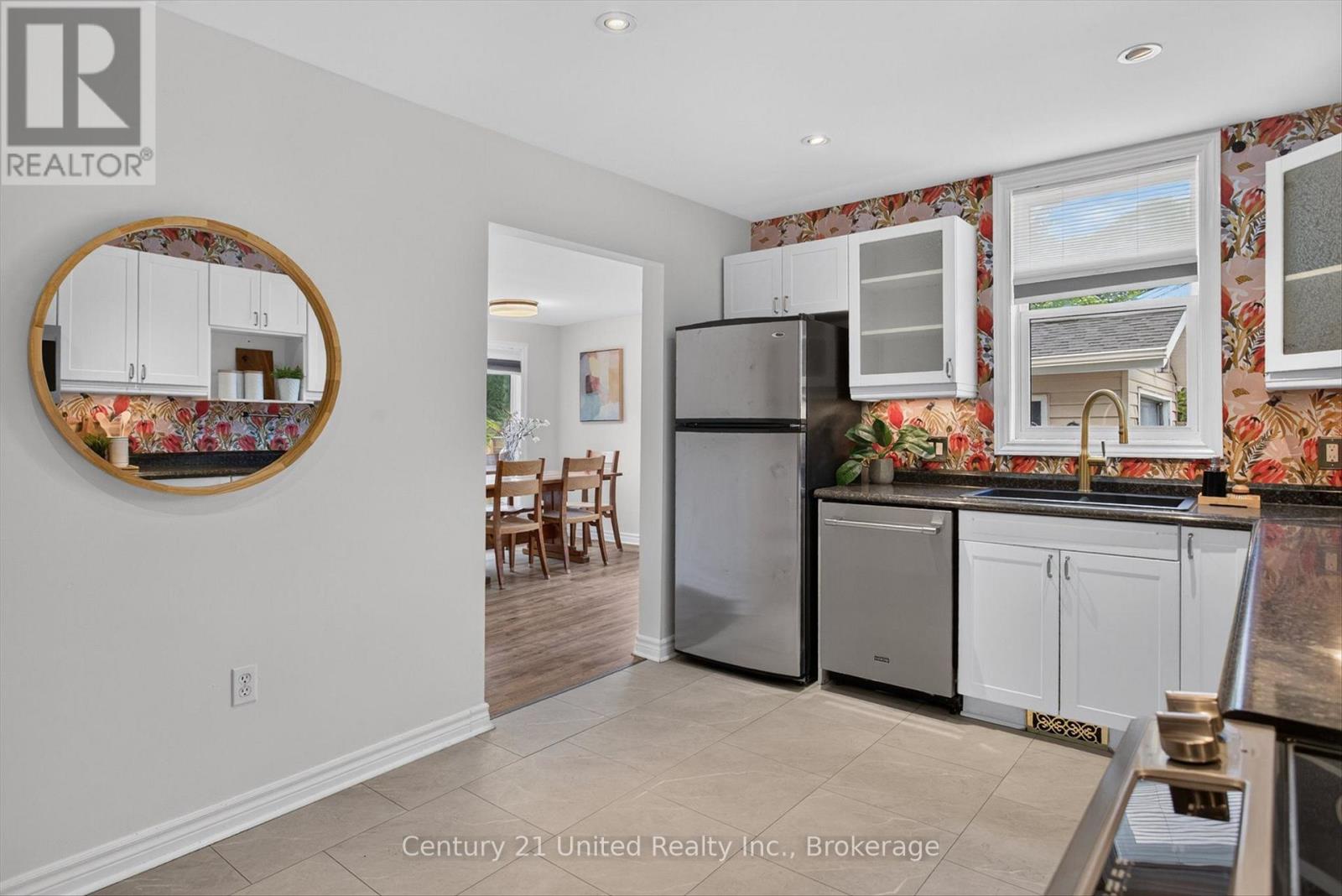 4 BERTIE STREET - Image 12