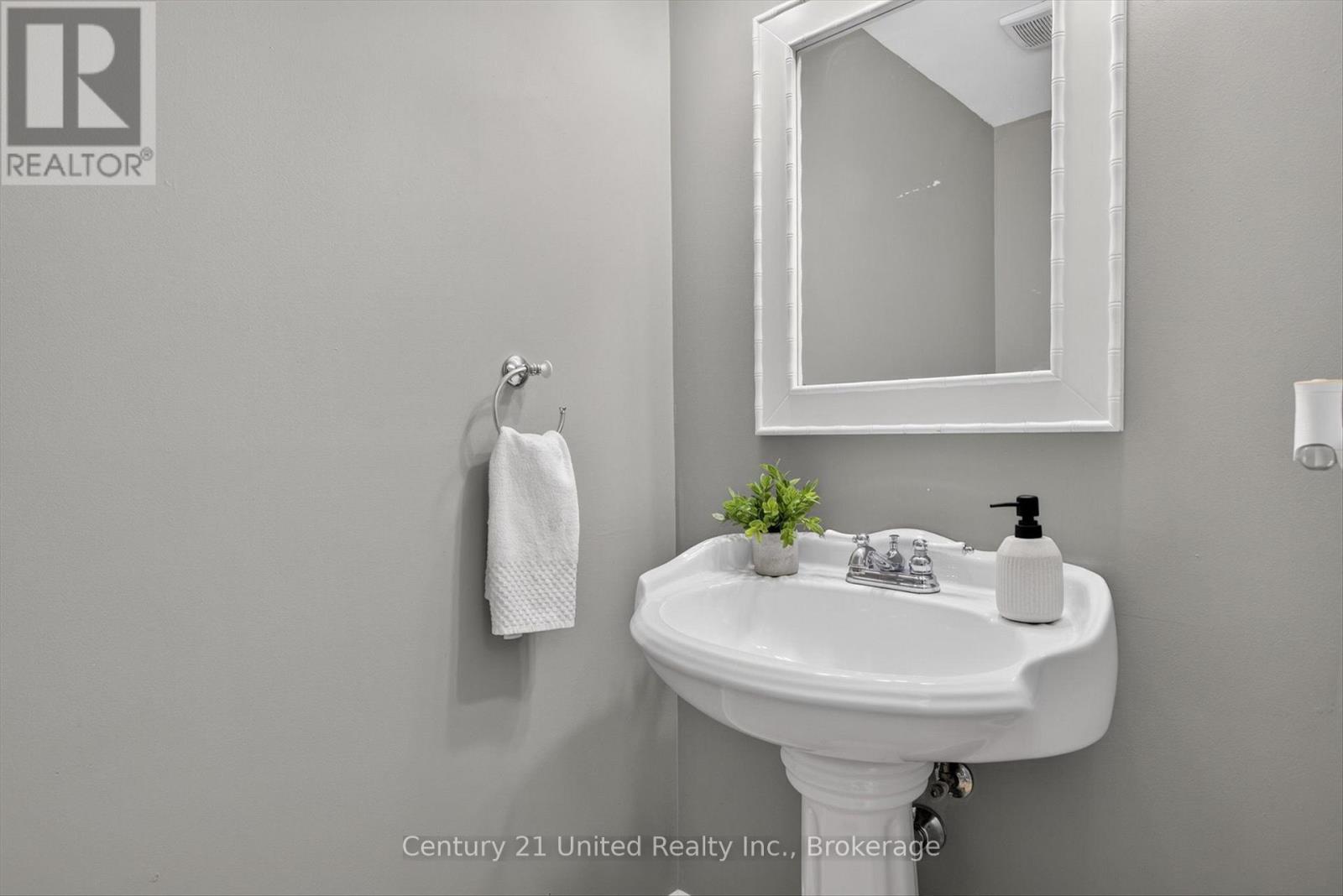 4 BERTIE STREET - Image 19