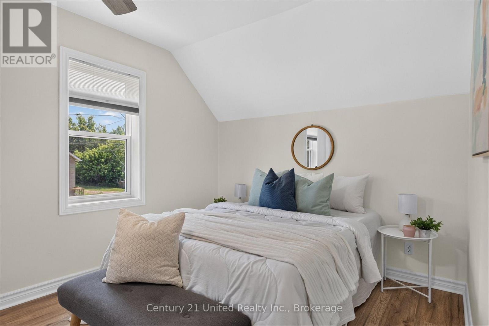 4 BERTIE STREET - Image 22