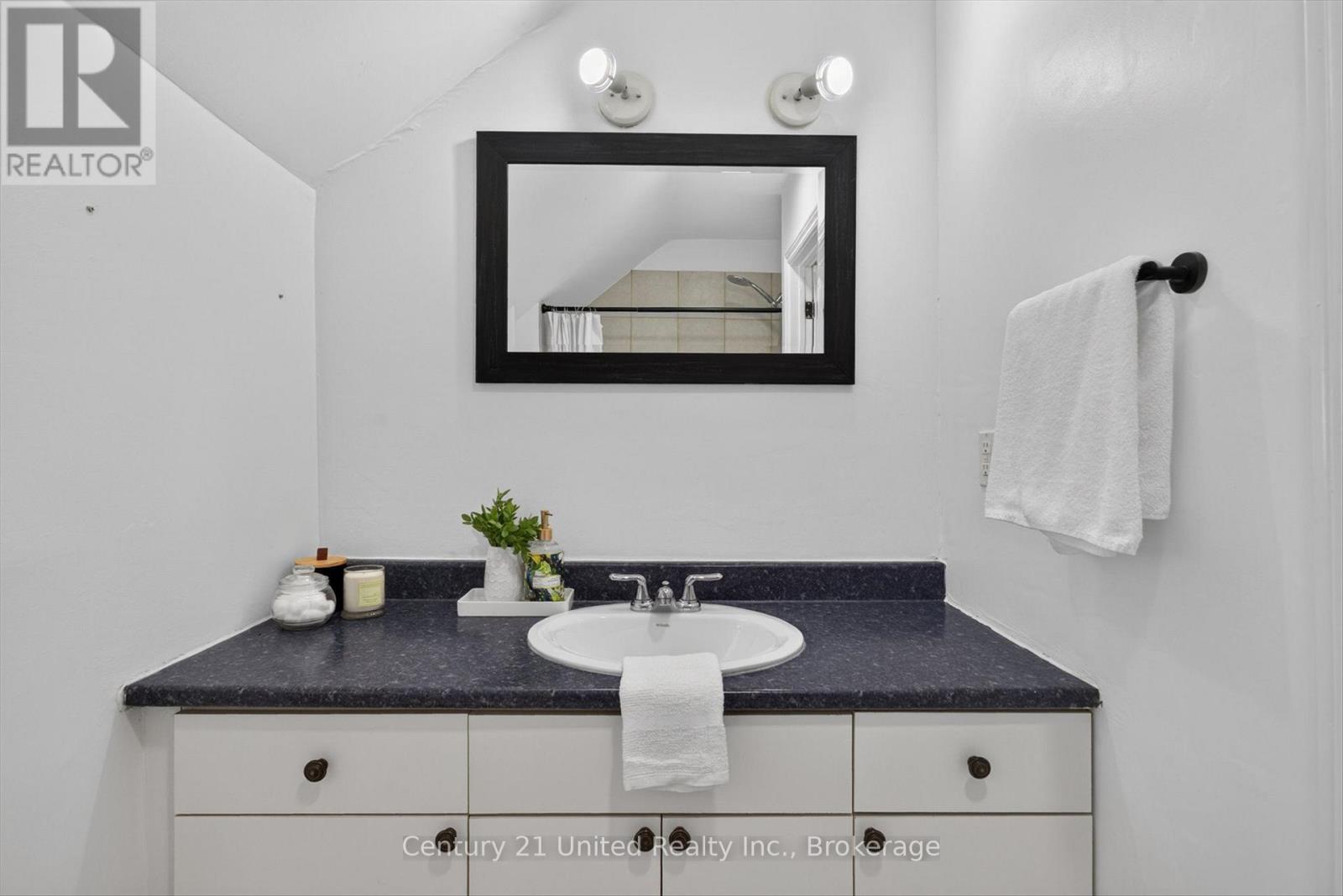4 BERTIE STREET - Image 28