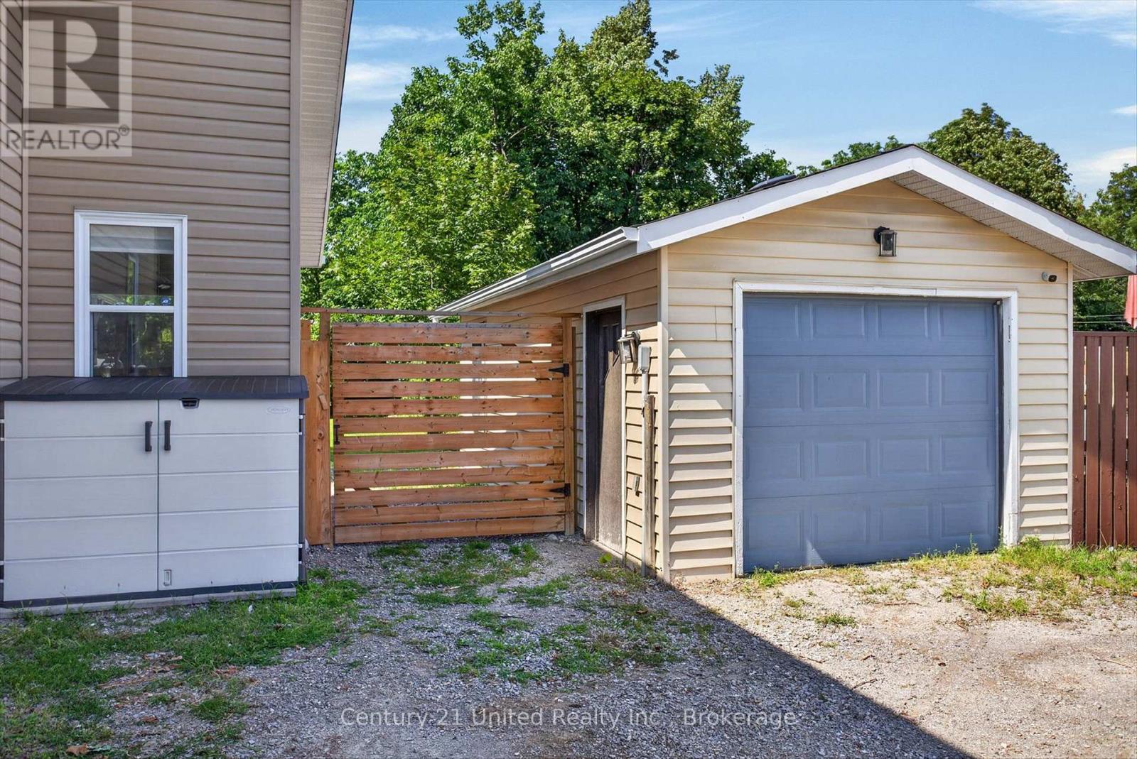 4 BERTIE STREET - Image 32
