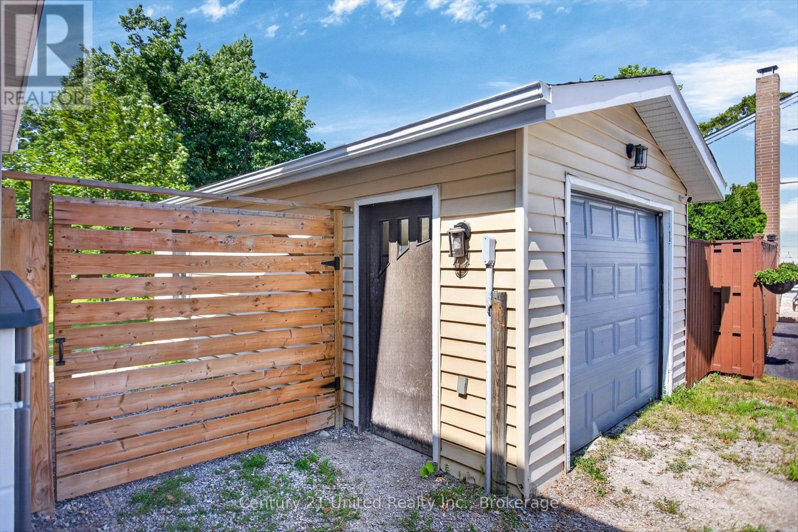 4 BERTIE STREET - Image 33