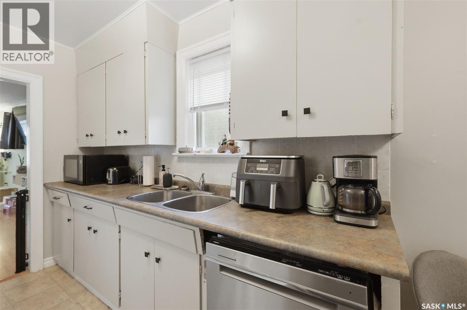 115 Ash STREET E - 12