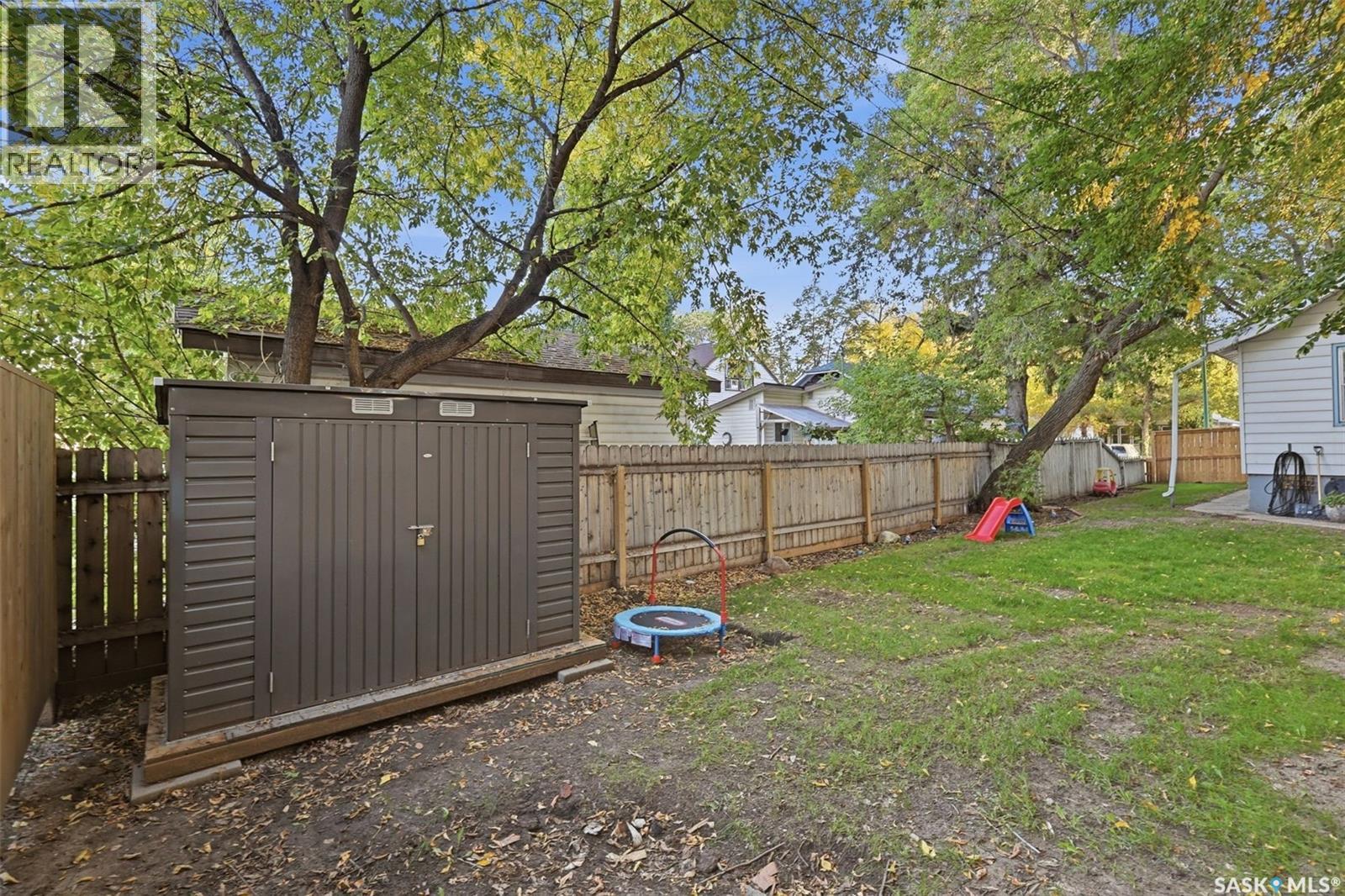115 Ash STREET E - 33