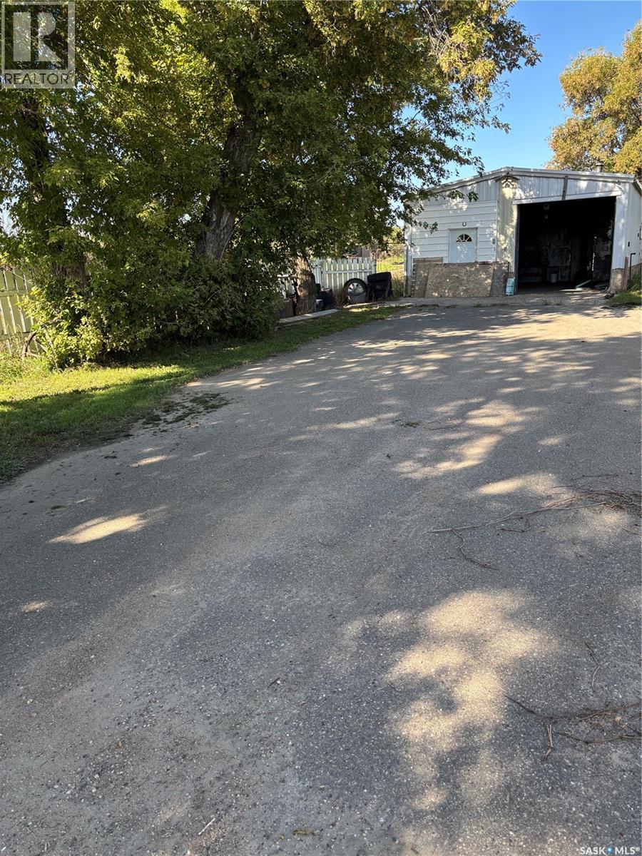 406 Railway AVENUE, Mortlach — photo 3