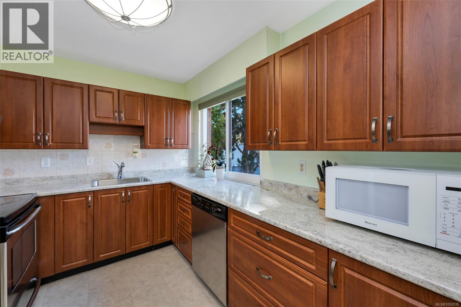 #310 853 Selkirk Ave - 14