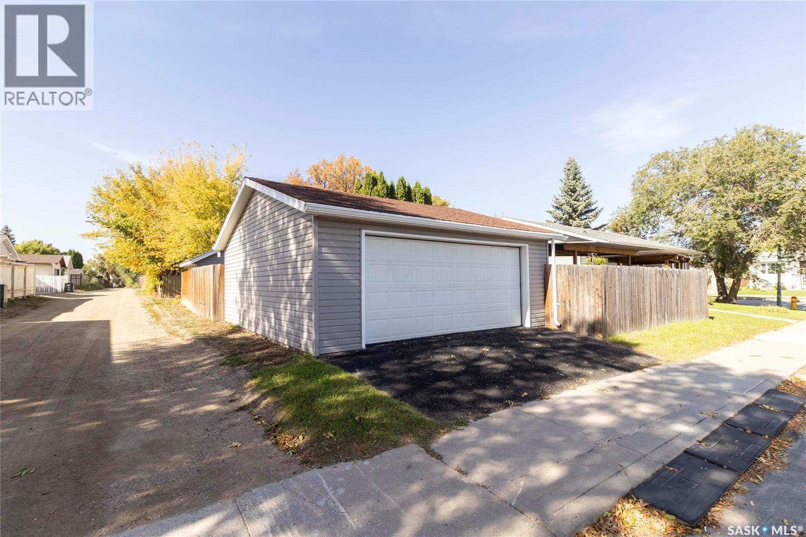 3501 33rd STREET W, Saskatoon — photo 2