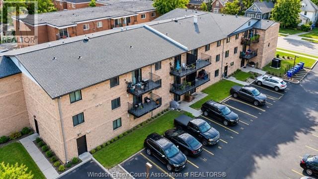 #304 3355 SANDWICH STREET - 19