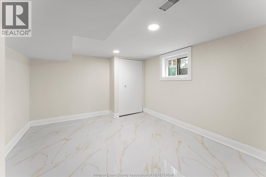 930 Elsmere Ave - 24