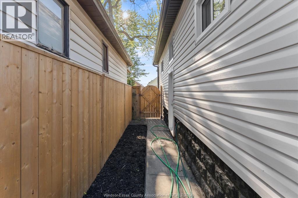 930 Elsmere Ave - 31