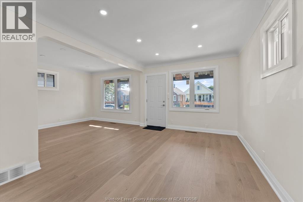 930 Elsmere Ave - 6