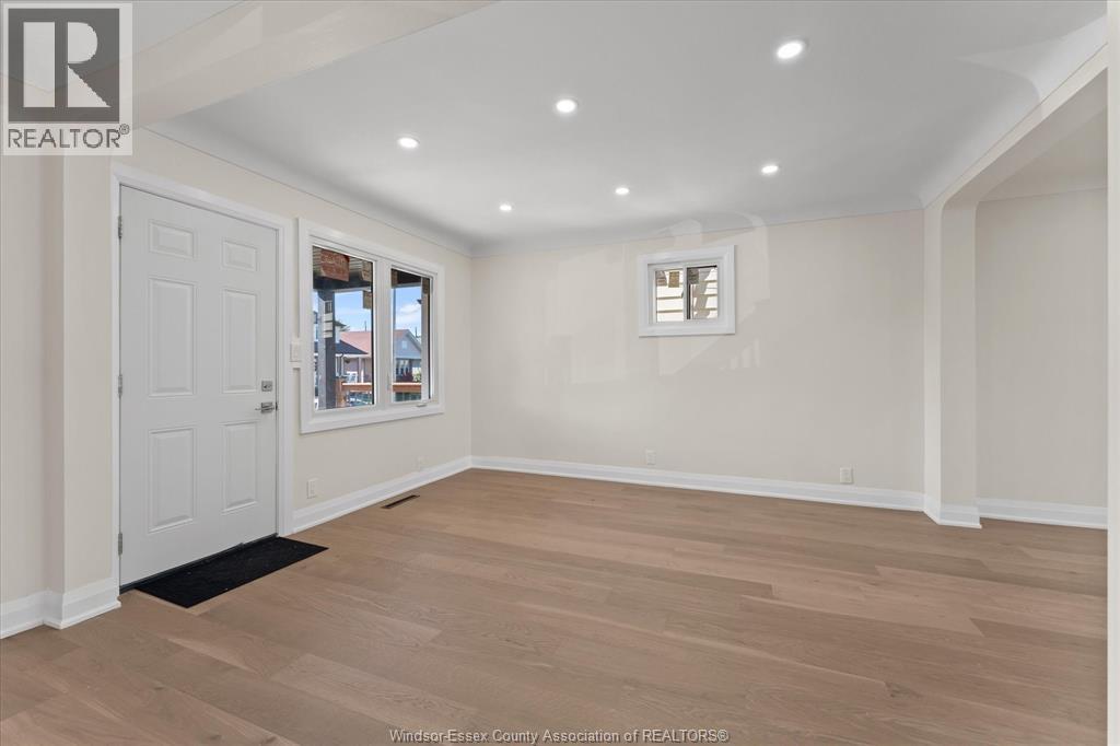 930 Elsmere Ave - 7